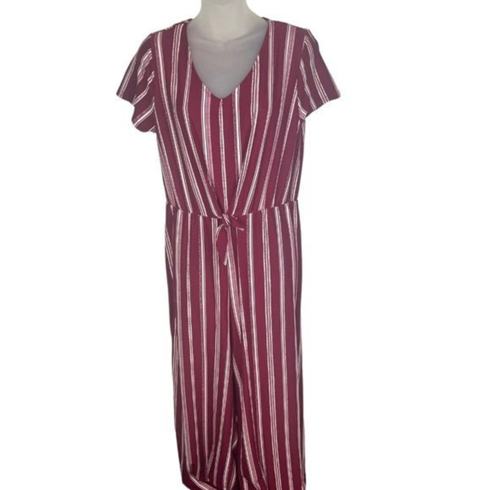 Kristin Nicole Striped Jumpsuit Medium Maroon White Keyhole Back‎ Soft Material